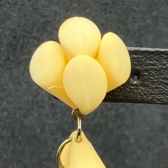 Dangle Pierced Earrings Ivory Cluster Claw Teeth Silver Exotic BoHo Vintage - Picture 2 of 11